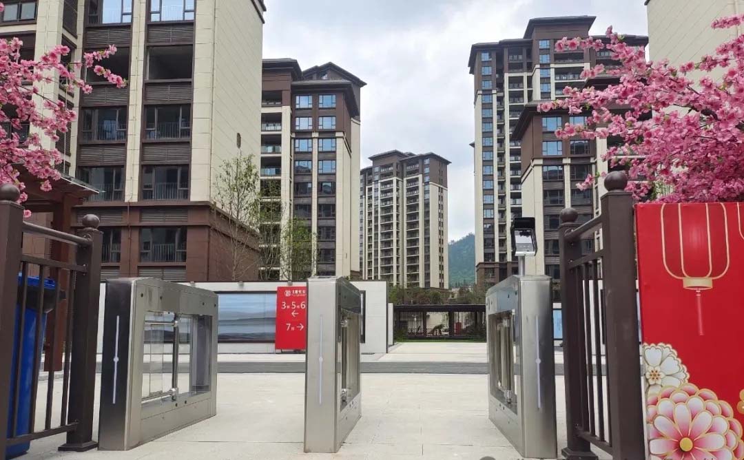 <b>《行业前瞻：智能门禁系统 守护安全管理“第一道防线”》</b>